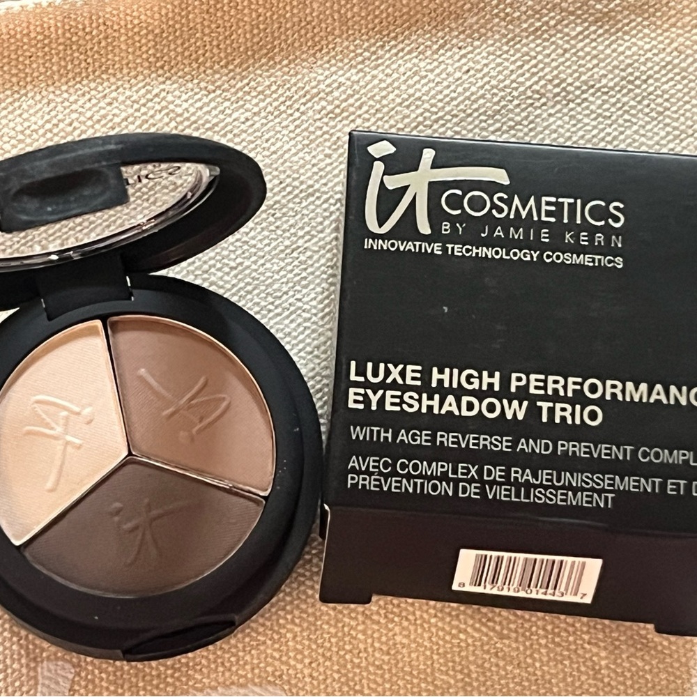 IT cosmetics bundle - Picture 4 of 7
